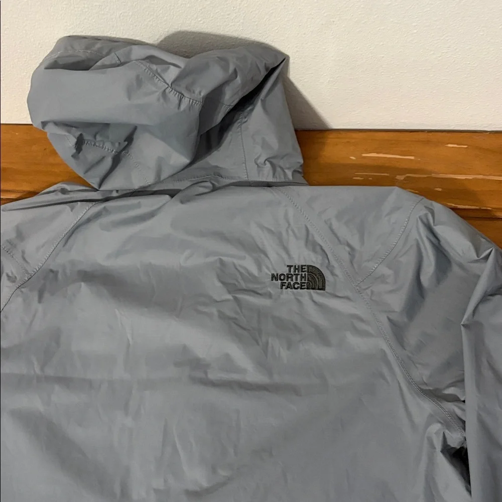 The North Face Nylon Light Gray Windbreaker Size Small